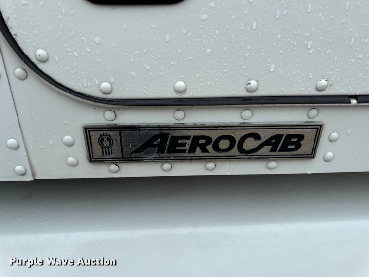 image for item OF9969 2013 Kenworth T660 box truck