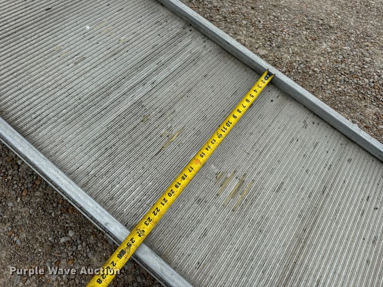 image for item OF9969 2013 Kenworth T660 box truck