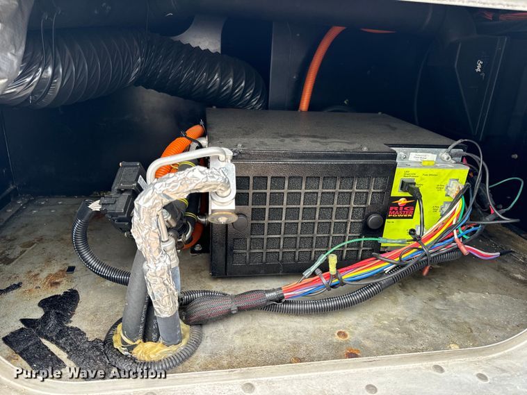 image for item OF9969 2013 Kenworth T660 box truck