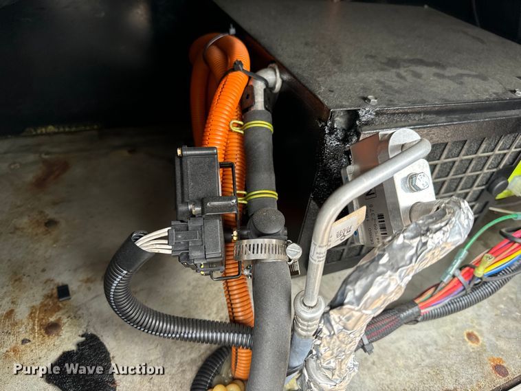 image for item OF9969 2013 Kenworth T660 box truck