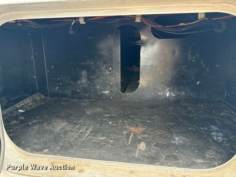 image for item OF9969 2013 Kenworth T660 box truck