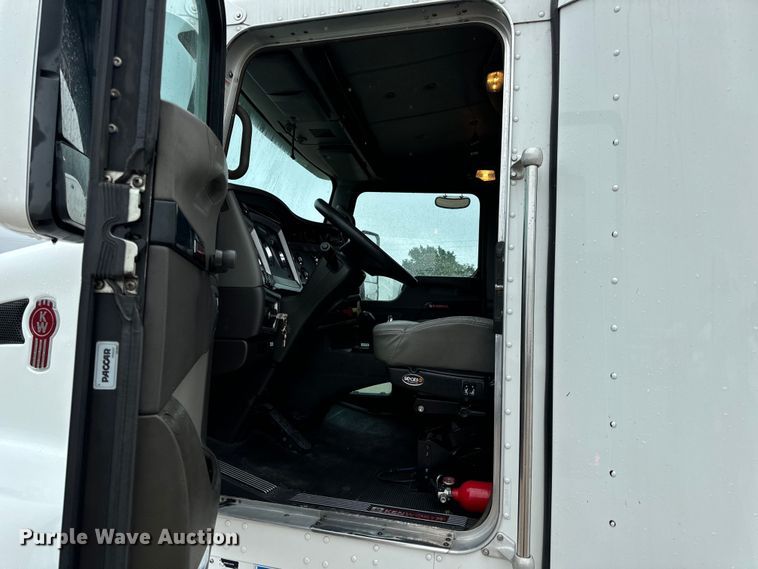 image for item OF9969 2013 Kenworth T660 box truck