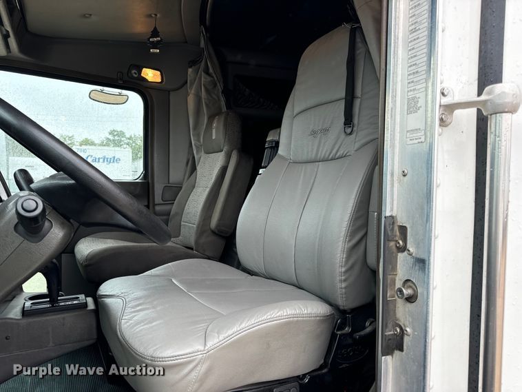 image for item OF9969 2013 Kenworth T660 box truck