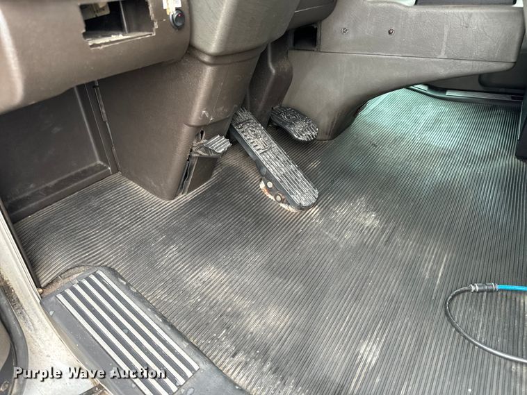 image for item OF9969 2013 Kenworth T660 box truck