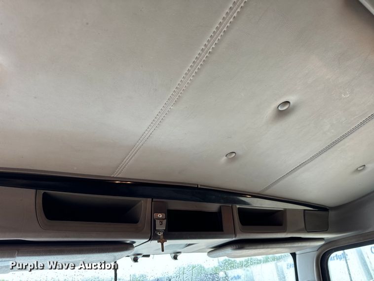 image for item OF9969 2013 Kenworth T660 box truck