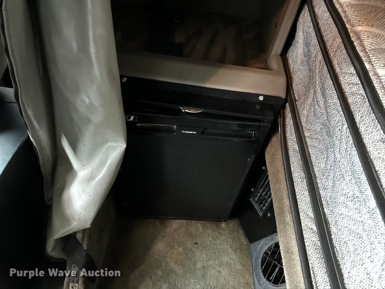 image for item OF9969 2013 Kenworth T660 box truck