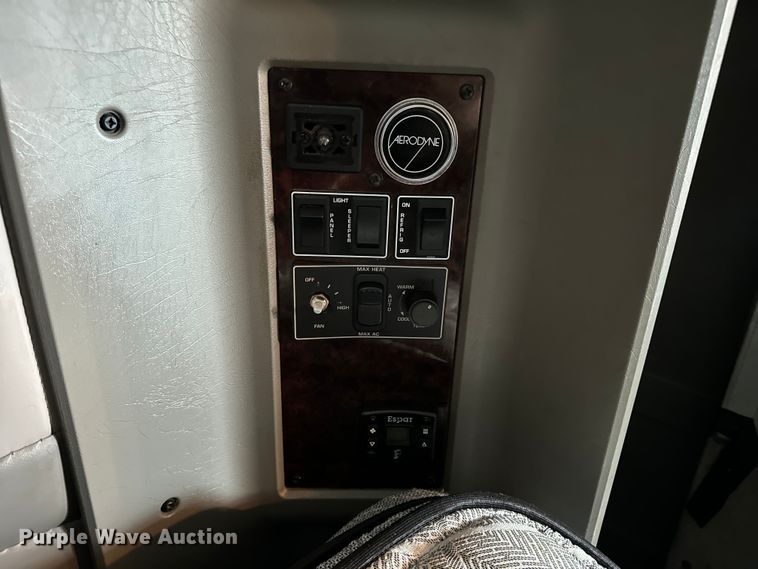 image for item OF9969 2013 Kenworth T660 box truck