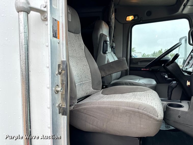 image for item OF9969 2013 Kenworth T660 box truck