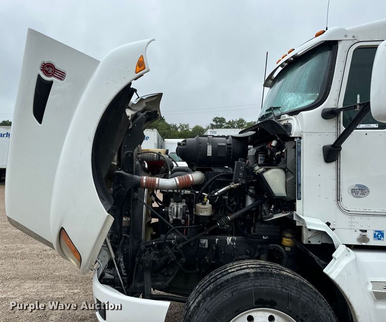 image for item OF9969 2013 Kenworth T660 box truck