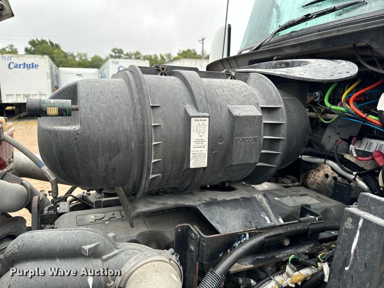 image for item OF9969 2013 Kenworth T660 box truck