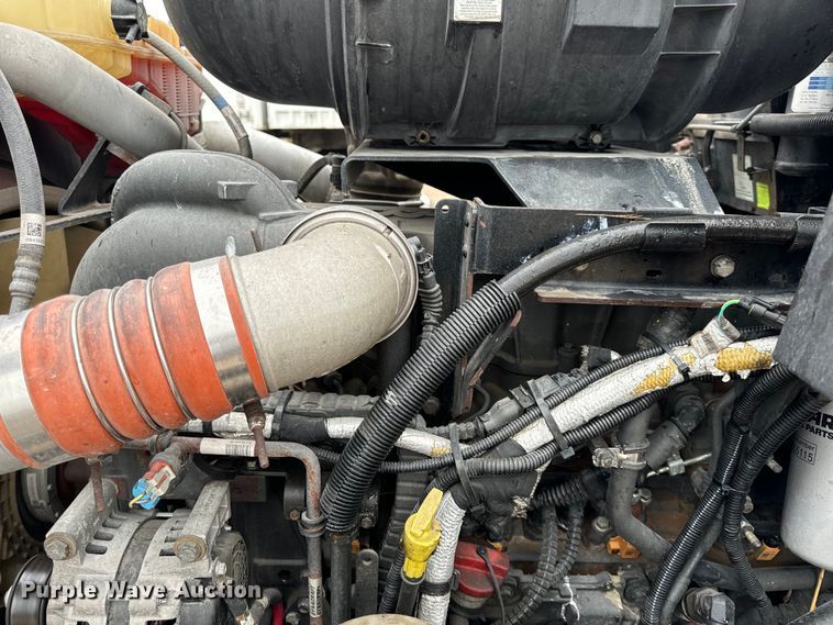 image for item OF9969 2013 Kenworth T660 box truck