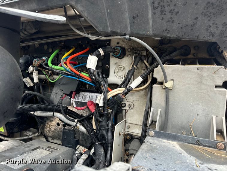 image for item OF9969 2013 Kenworth T660 box truck