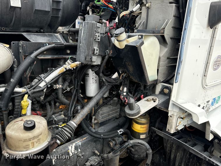 image for item OF9969 2013 Kenworth T660 box truck