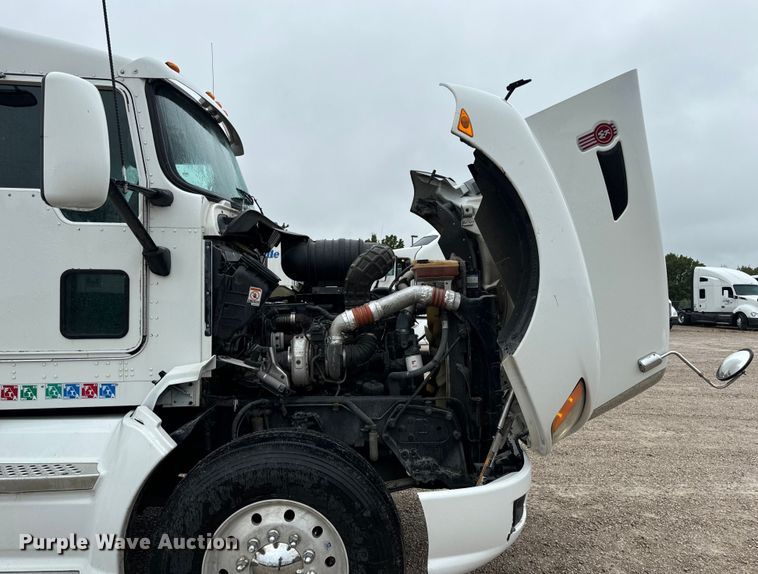 image for item OF9969 2013 Kenworth T660 box truck