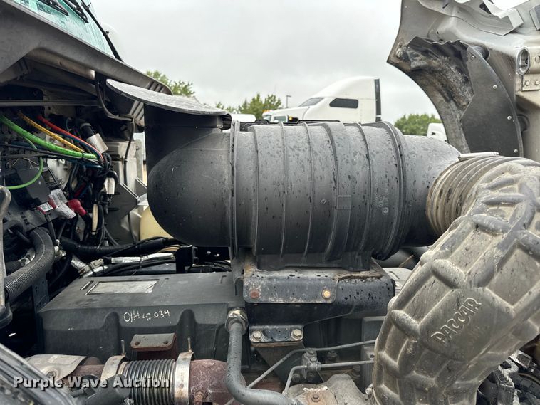 image for item OF9969 2013 Kenworth T660 box truck