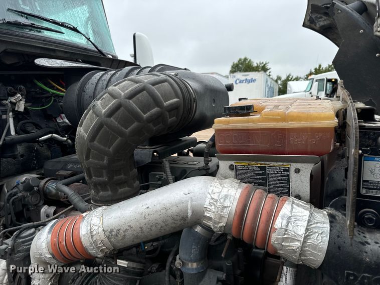 image for item OF9969 2013 Kenworth T660 box truck