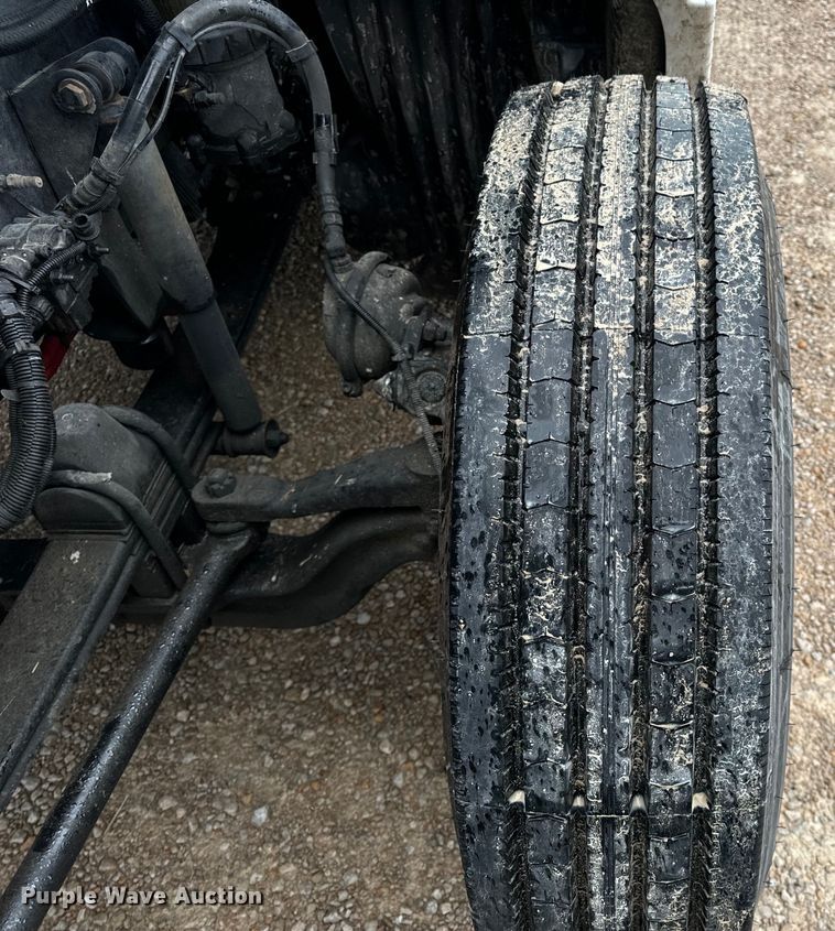 image for item OF9969 2013 Kenworth T660 box truck