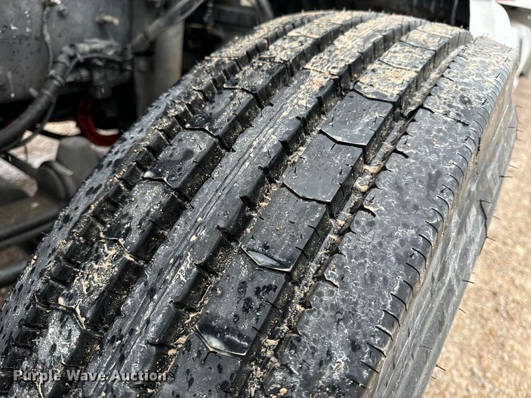 image for item OF9969 2013 Kenworth T660 box truck