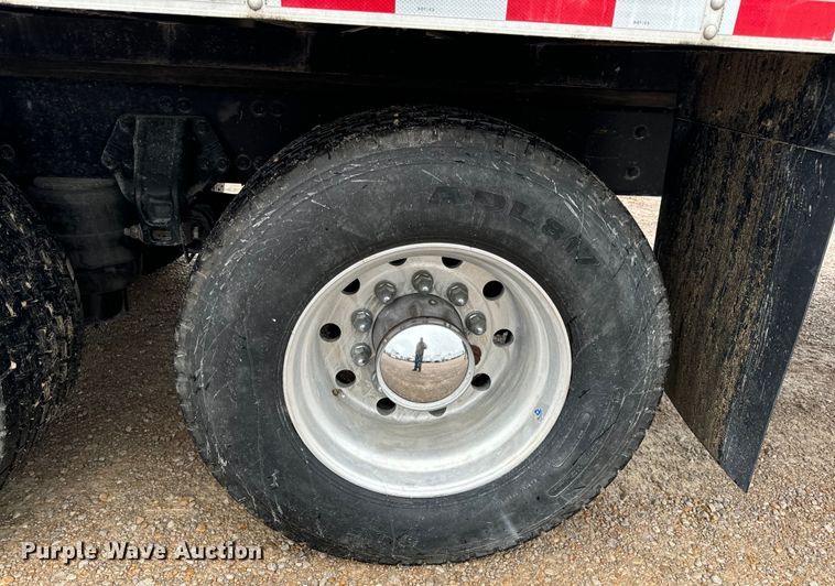 image for item OF9969 2013 Kenworth T660 box truck