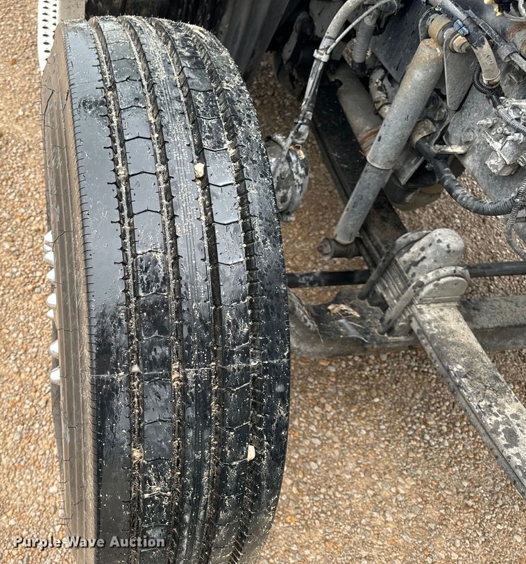 image for item OF9969 2013 Kenworth T660 box truck