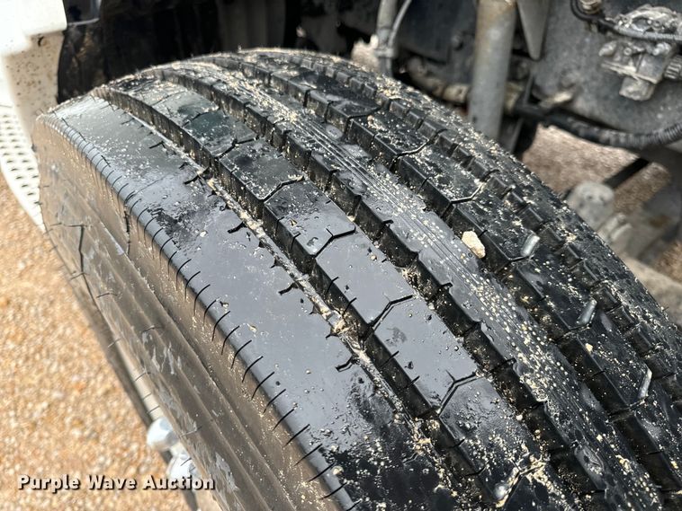 image for item OF9969 2013 Kenworth T660 box truck