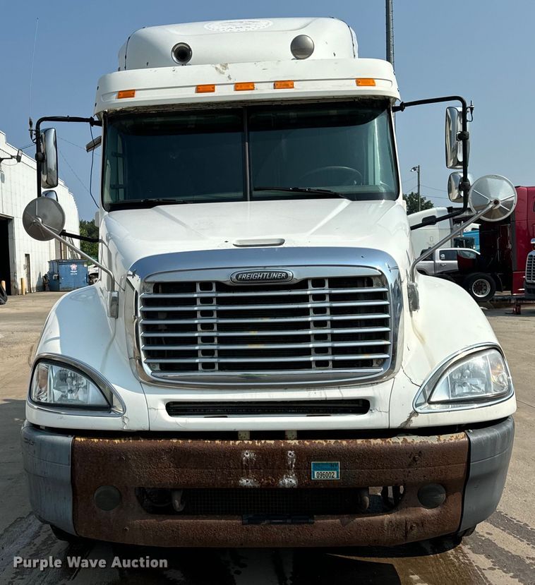 image for item OG9598 2004 Freightliner  CL120 semi truck