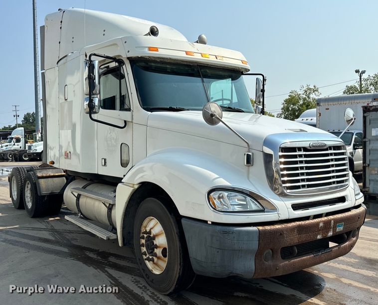 image for item OG9598 2004 Freightliner  CL120 semi truck