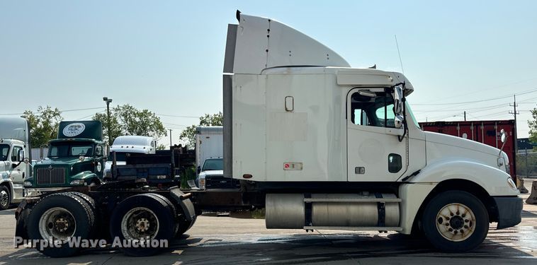 image for item OG9598 2004 Freightliner  CL120 semi truck