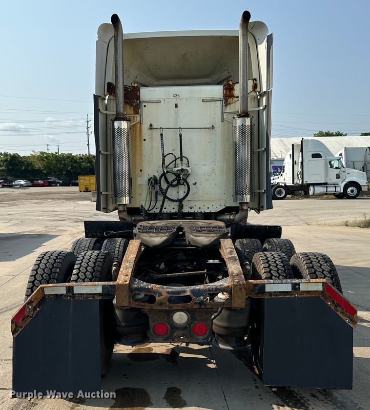 image for item OG9598 2004 Freightliner  CL120 semi truck