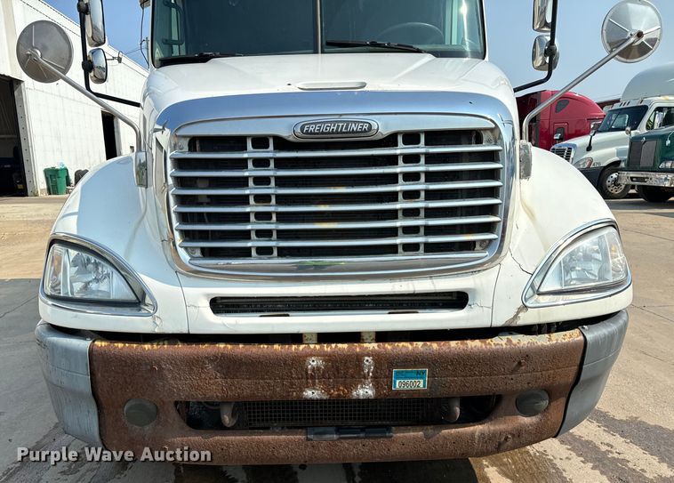 image for item OG9598 2004 Freightliner  CL120 semi truck