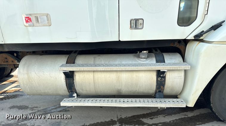 image for item OG9598 2004 Freightliner  CL120 semi truck