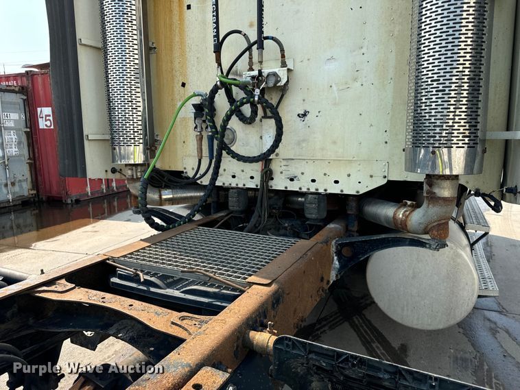 image for item OG9598 2004 Freightliner  CL120 semi truck