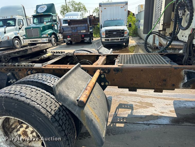 image for item OG9598 2004 Freightliner  CL120 semi truck