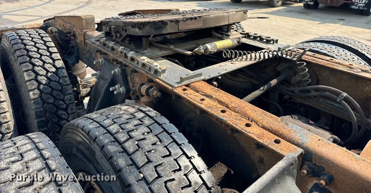 image for item OG9598 2004 Freightliner  CL120 semi truck