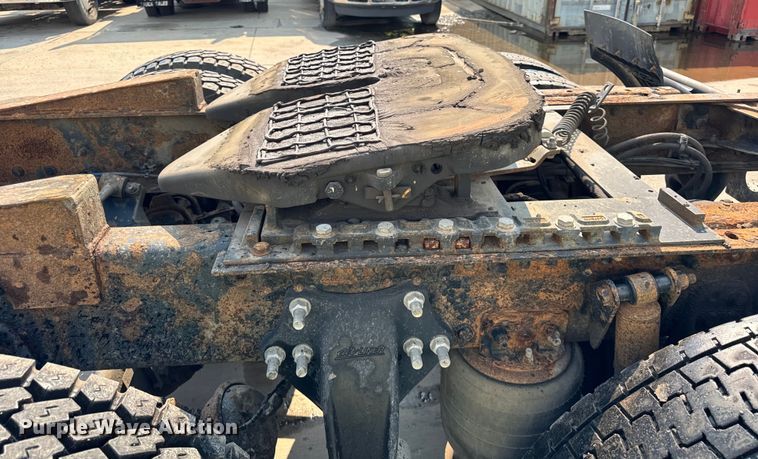 image for item OG9598 2004 Freightliner  CL120 semi truck