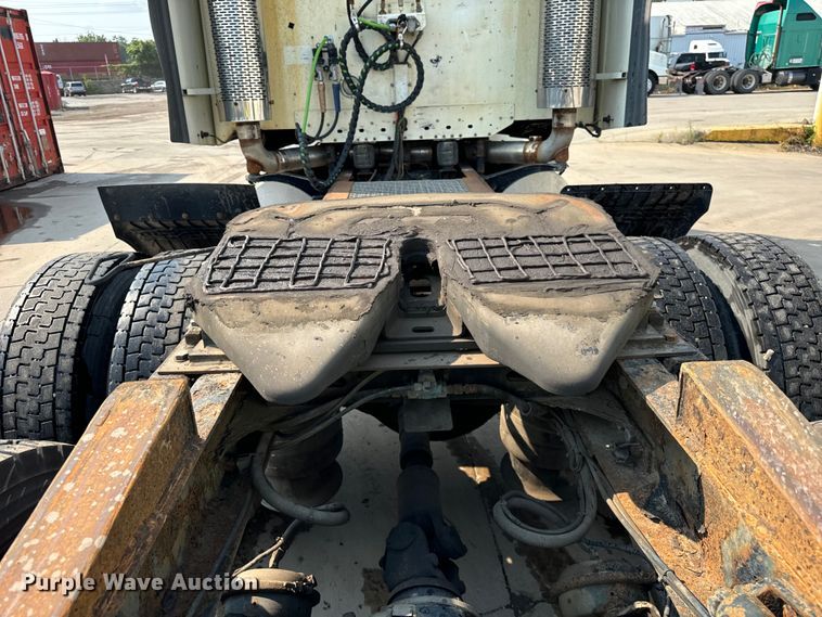 image for item OG9598 2004 Freightliner  CL120 semi truck