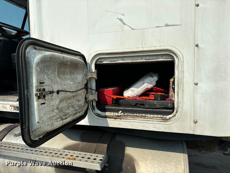 image for item OG9598 2004 Freightliner  CL120 semi truck