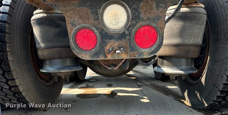 image for item OG9598 2004 Freightliner  CL120 semi truck