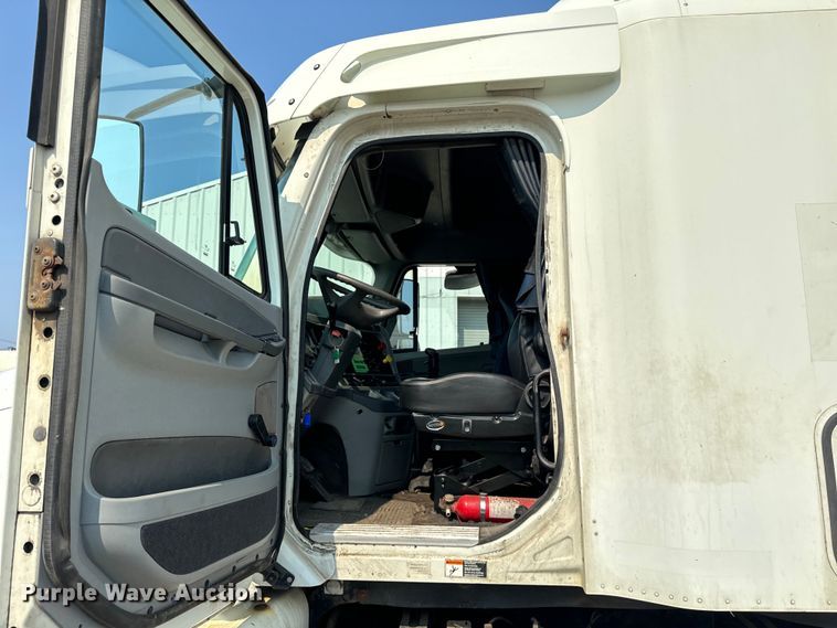 image for item OG9598 2004 Freightliner  CL120 semi truck