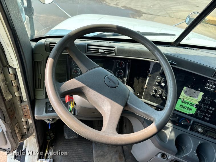 image for item OG9598 2004 Freightliner  CL120 semi truck