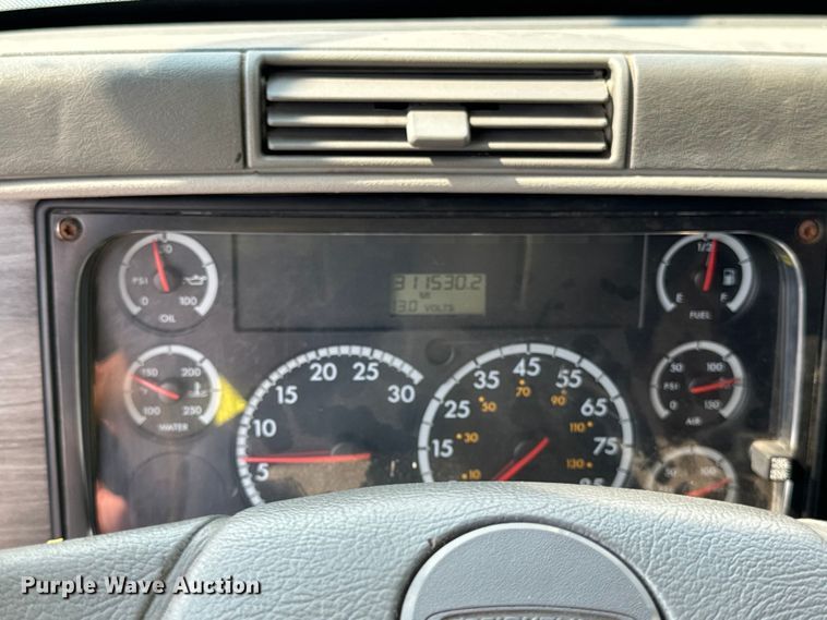 image for item OG9598 2004 Freightliner  CL120 semi truck