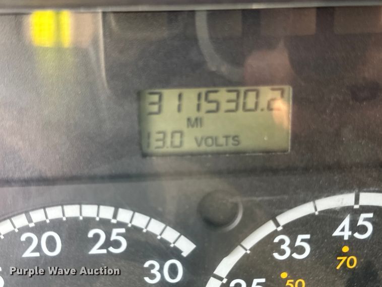 image for item OG9598 2004 Freightliner  CL120 semi truck