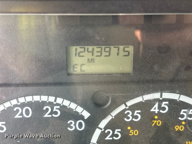 image for item OG9598 2004 Freightliner  CL120 semi truck