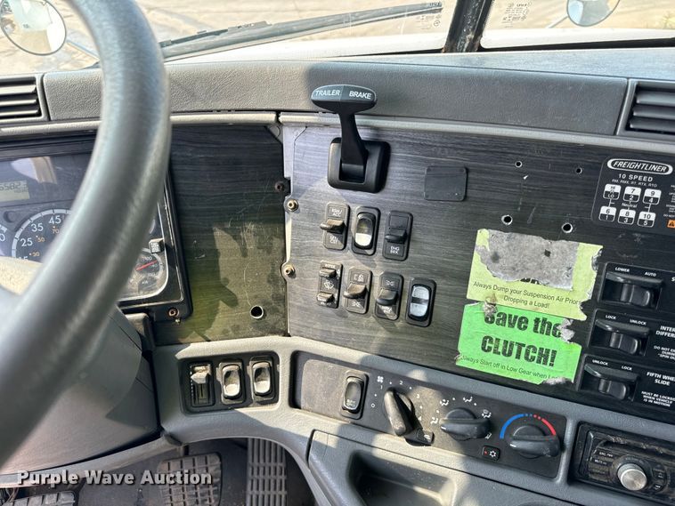 image for item OG9598 2004 Freightliner  CL120 semi truck