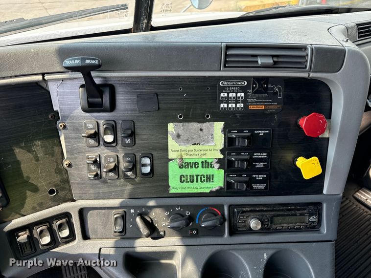 image for item OG9598 2004 Freightliner  CL120 semi truck