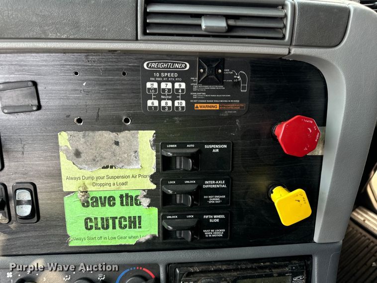 image for item OG9598 2004 Freightliner  CL120 semi truck