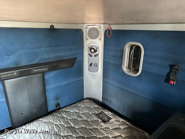 image for item OG9598 2004 Freightliner  CL120 semi truck