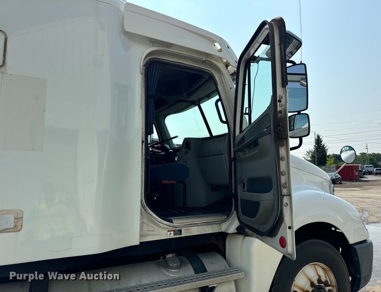 image for item OG9598 2004 Freightliner  CL120 semi truck