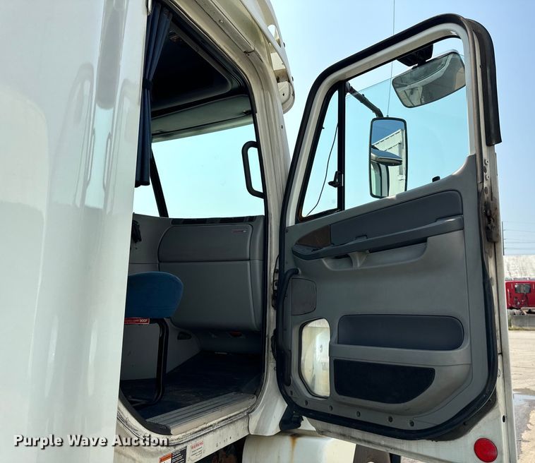 image for item OG9598 2004 Freightliner  CL120 semi truck