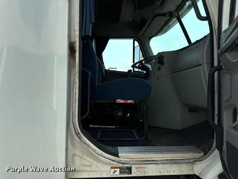 image for item OG9598 2004 Freightliner  CL120 semi truck